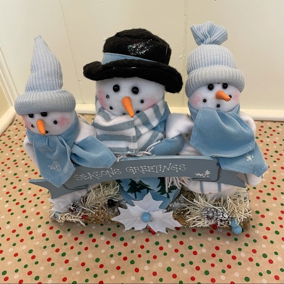 Vintage Sweet Christmas decor. Dancing and singing. Includes 2 AA batteries - Picture 2 of 6